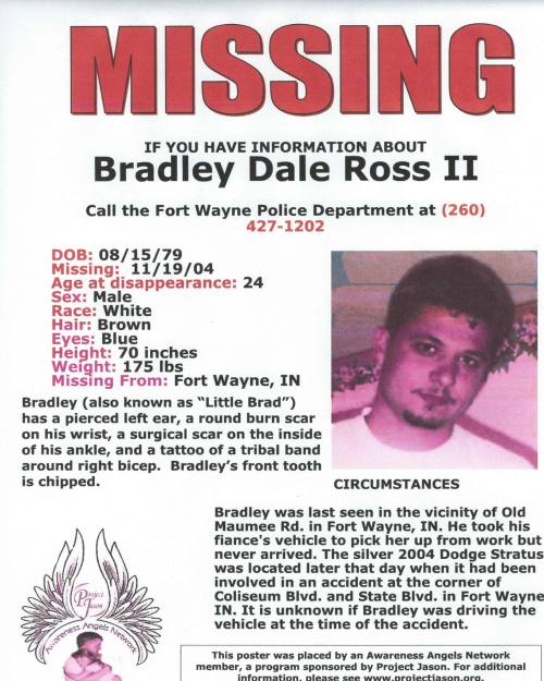 Missing person poster for Bradley Dale Ross II, age 18, last seen in Fort Wayne, IN. Contact police with information.