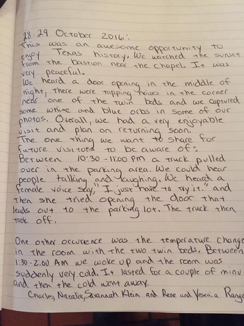 Handwritten notes detailing an experience in Texas, including a sunset, a parking issue, and temperature changes.