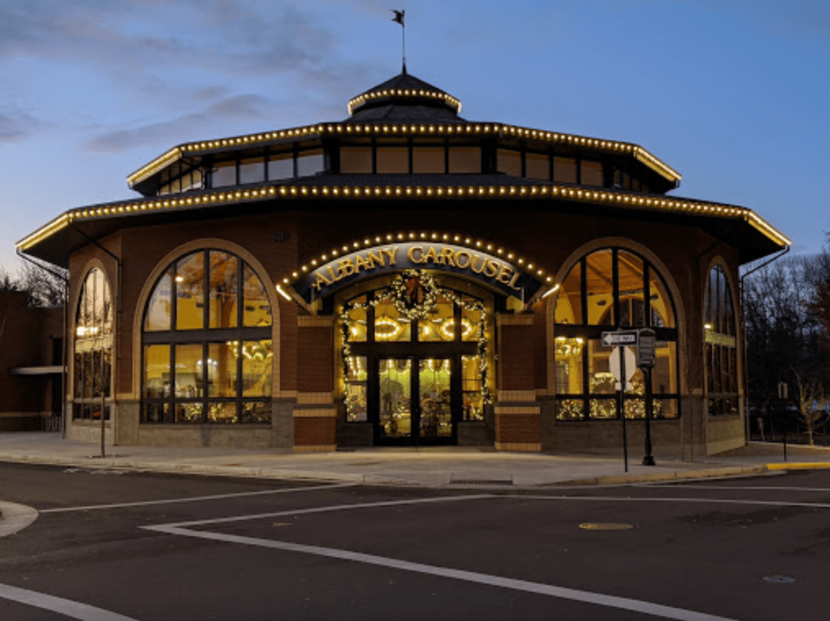 The Historic Carousel & Museum in Oregon Is A Whirlin' Good Time