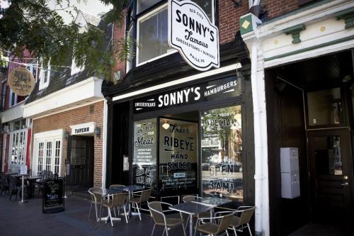 Exterior of Sonny's Hamburgers, featuring a vintage sign and outdoor seating, in a charming street setting.