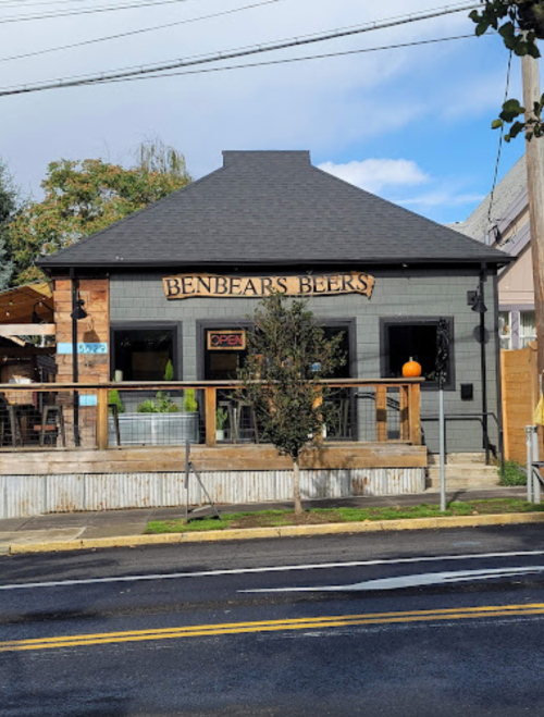 A cozy pub named "Benbears Beers" with outdoor seating and a welcoming open sign.
