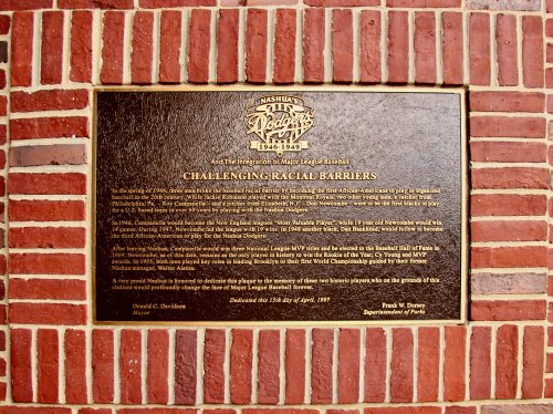 Plaque commemorating the integration of Major League Baseball, highlighting challenges and achievements from 1946 to 1949.