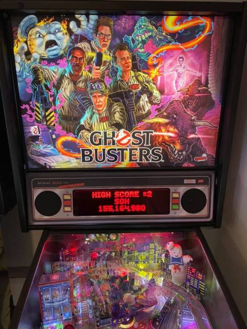 Colorful pinball machine featuring "Ghostbusters" artwork and a high score display.