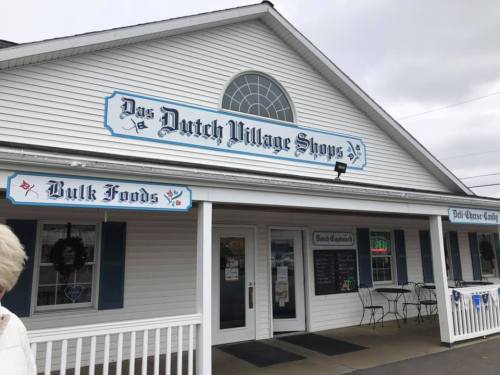 Exterior of Das Dutch Village Shops, featuring a white building with blue signage and a welcoming entrance.