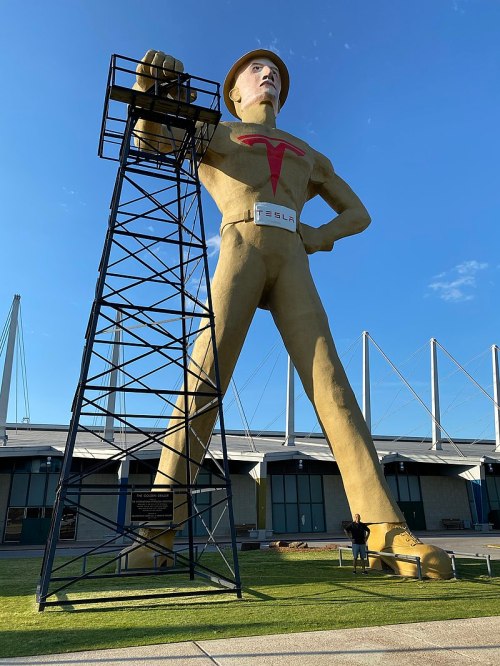 Here's The Story Behind The Golden Driller Statue In Oklahoma