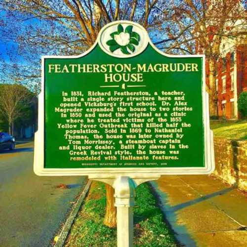 Sign for the Featherston-Magruder House, detailing its history and significance in Vicksburg, Mississippi.