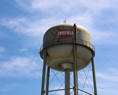 Water tower in Crisfield, featuring a crab design and a blue sky in the background.