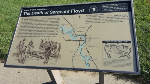 Sign detailing the death of Sergeant Floyd during the Lewis & Clark Expedition, with a map and historical context.
