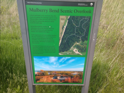 Sign at Mulberry Bend Scenic Overlook, detailing the area's natural features and scenic views of the Missouri River.