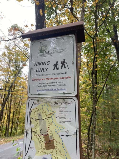 Signpost indicating hiking trails only, with a map and rules against bicycles, motorcycles, and ATVs.
