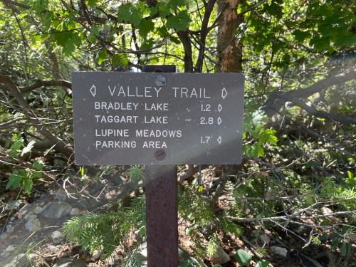Signpost for Valley Trail with distances to Bradley Lake, Taggart Lake, Lupine Meadows, and Parking Area.