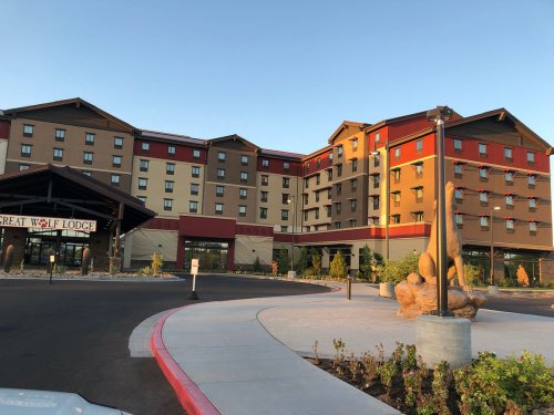 Exterior view of Great Wolf Lodge, featuring a multi-story building with a welcoming entrance and landscaped surroundings.