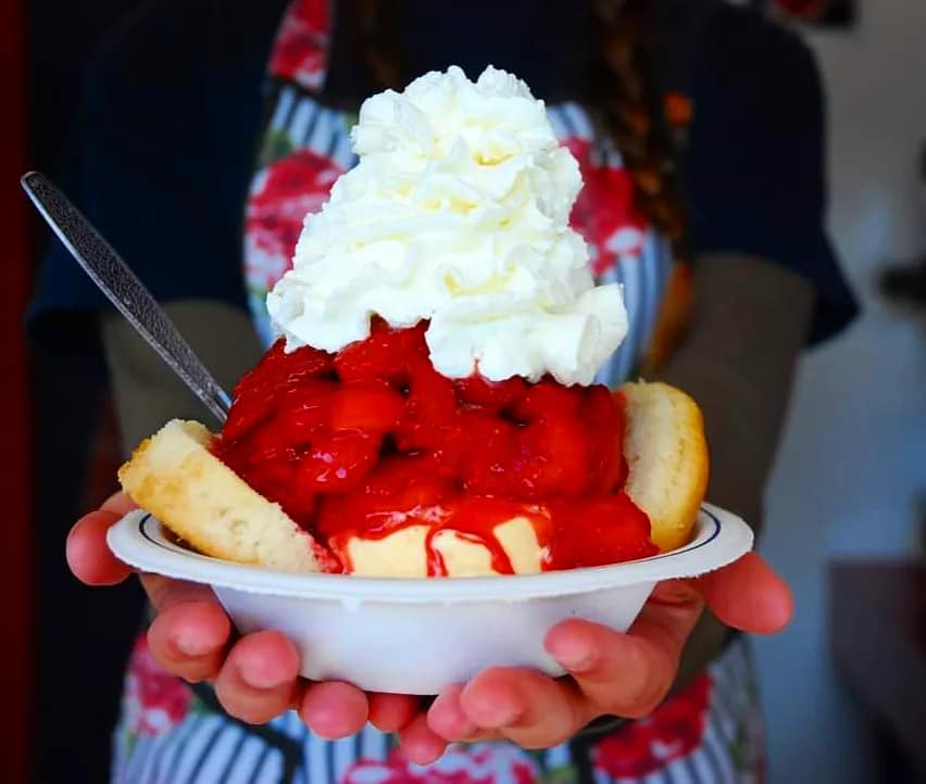 This Farm Stand Has The Best Strawberry Shortcake In Oregon