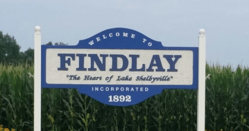 Welcome sign for Findlay, Illinois, stating "The Heart of Lake Shelbyville," established in 1892.