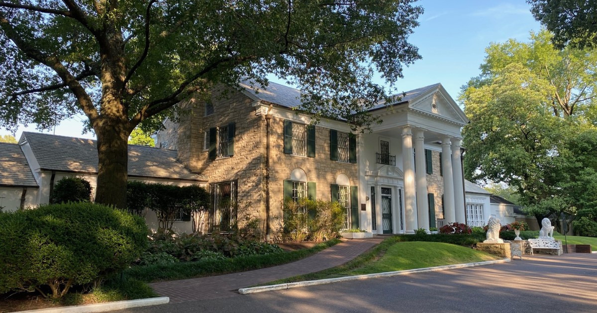Graceland: You Can Visit Elvis Presley's House In Tennessee