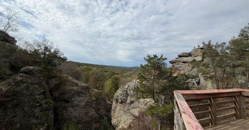 Garden of the Gods Observation Trail in Illinois