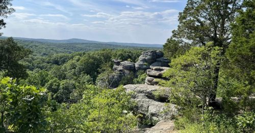 Garden of the Gods Observation Trail in Illinois