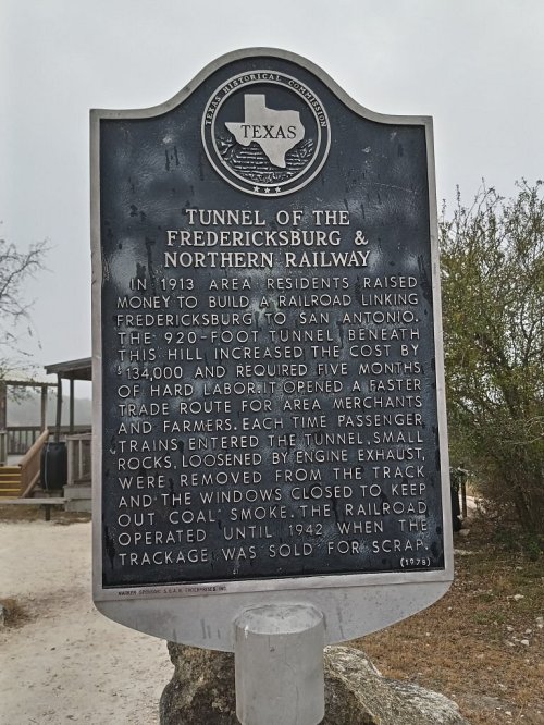 Historical marker about the Tunnel of the Fredericksburg & Northern Railway, detailing its construction and significance.