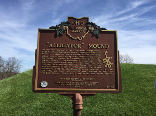 Historical marker for "Alligator Mound" in Ohio, detailing its significance and history.