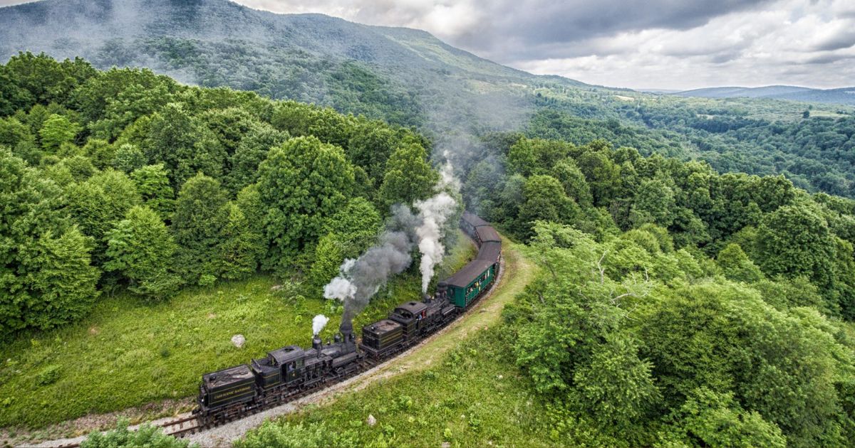 This 22-Mile Train Ride Is The Most Relaxing Way To Enjoy West Virginia ...