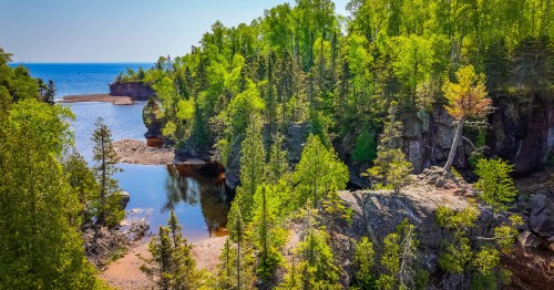 aerial shot of the lake superior shoreline at Tettegouche State Park in Minnesota