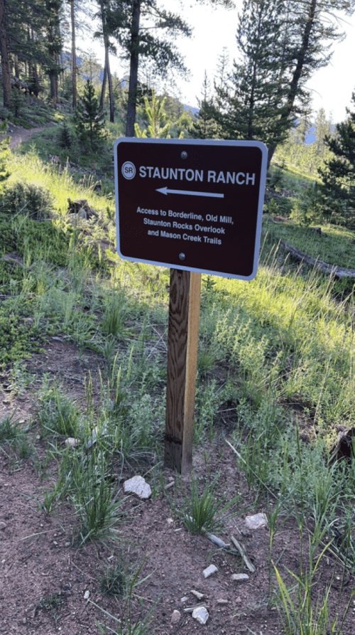 Sign for Staunton Ranch, indicating access to Borderline, Old Mill, Staunton Rocks Overlook, and Mason Creek Trails.