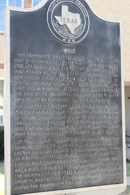 Historical marker detailing the establishment of the Dallas Road and early American settlement in Texas.