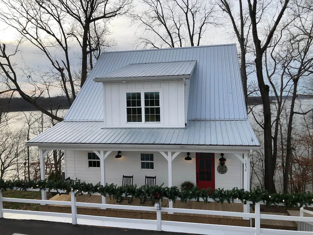 You'll Be Charmed At This Darling Christmas Cottage In Kentucky