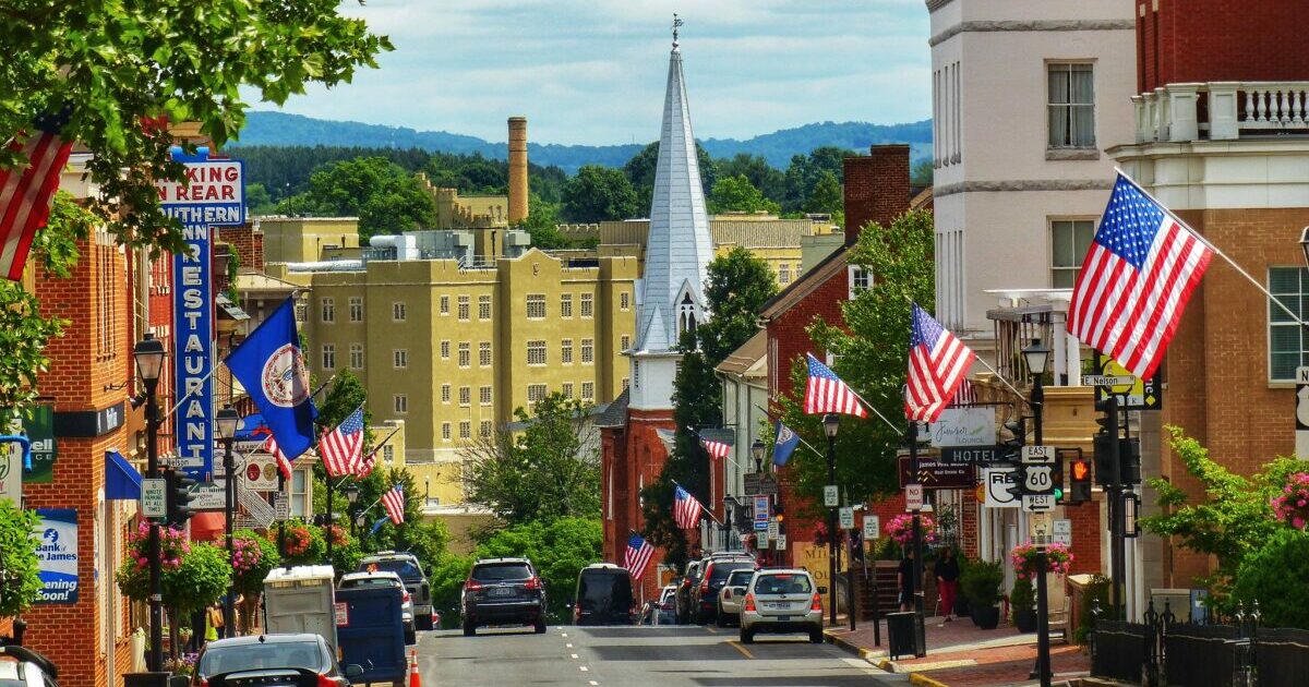 Here Are 10 Of The Most Beautiful, Charming Small Towns In Virginia