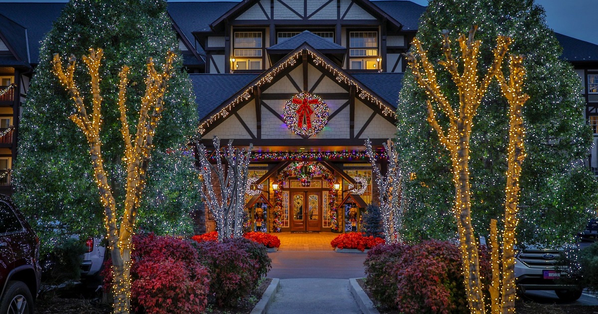 This ChristmasThemed Hotel In Tennessee Is Positively Delightful