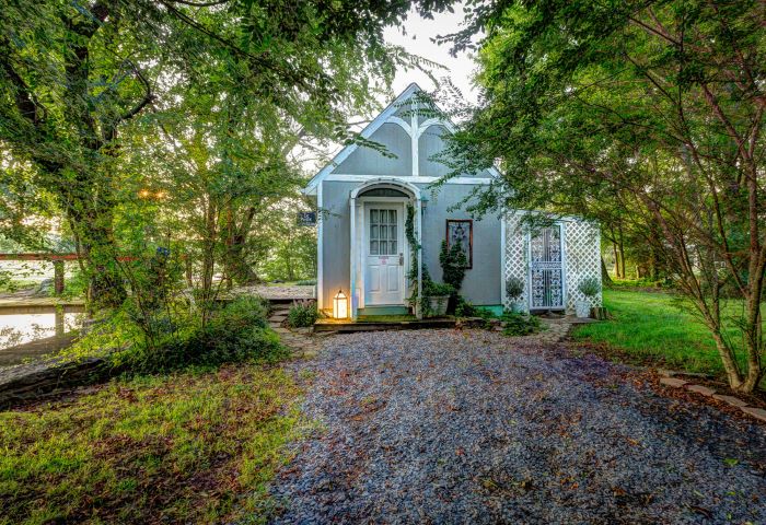 Stay In An Adorable Tiny Home In Murfreesboro Tennessee