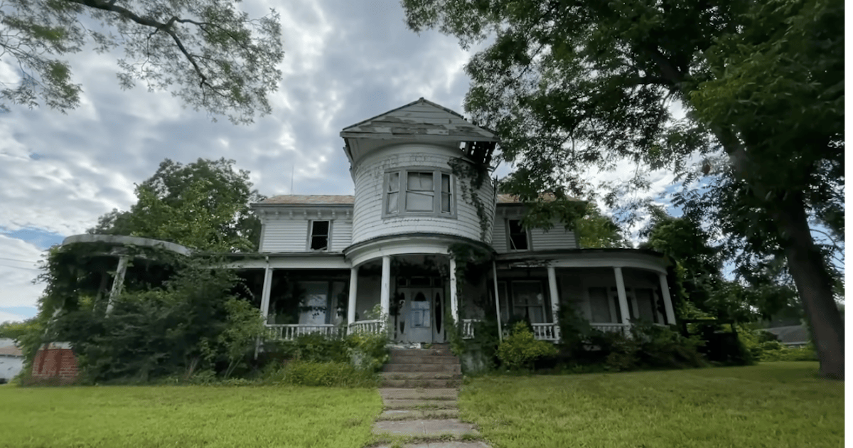 11 Photos Of One Of The Abandoned Houses In North Carolina