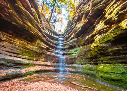 Panoramic view of cliffs and trails at Starved Rock State Park, Illinois