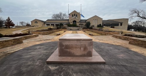 exterior of the Will Rogers Memorial Museum