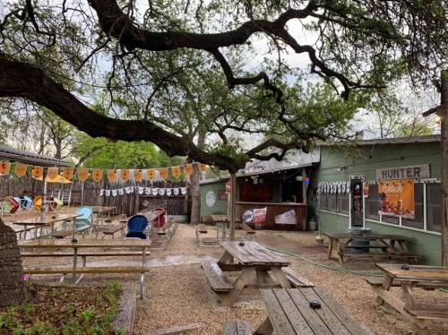 Riley's Tavern In Texas Is One Of The Oldest Bars In the State