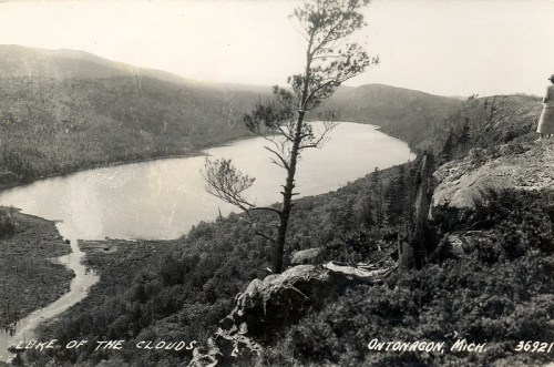 Black and white photo of Lake of the Clouds in Ontonagon, Michigan, surrounded by trees and hills.