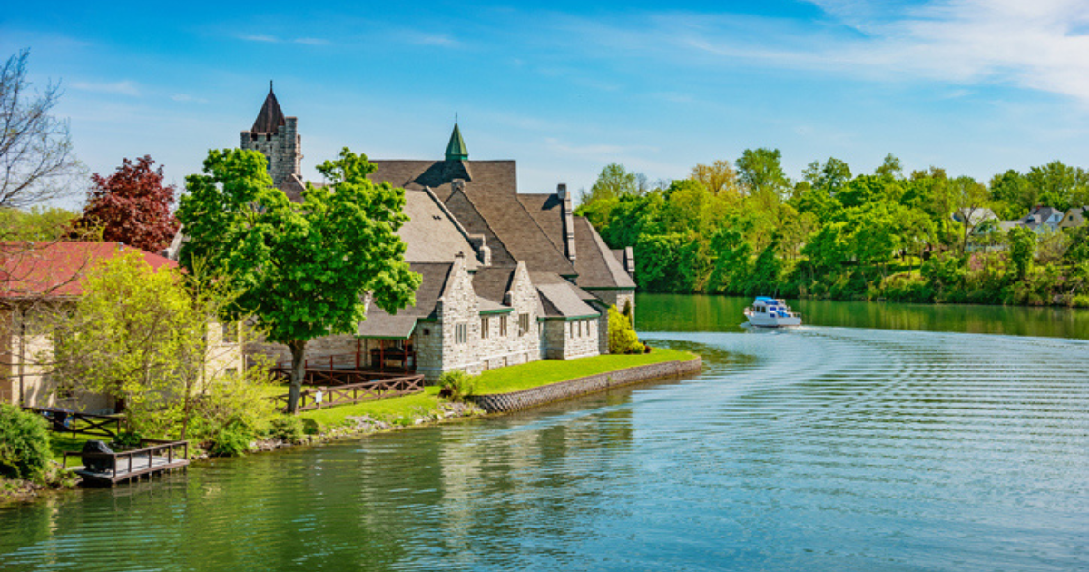 this-enchanting-and-historic-town-in-new-york-is-the-perfect-day-trip