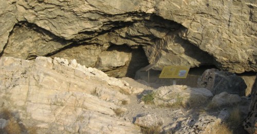 The entrance to Lovelock Cave in Nevada.