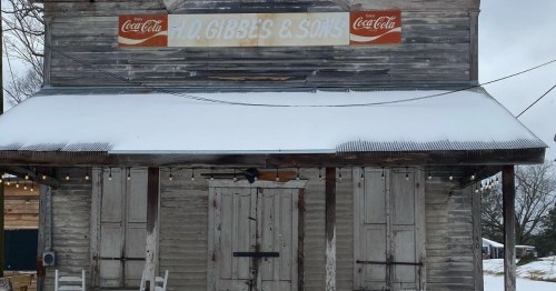 The exterior of H.D. Gibbes & Sons in Mississippi.