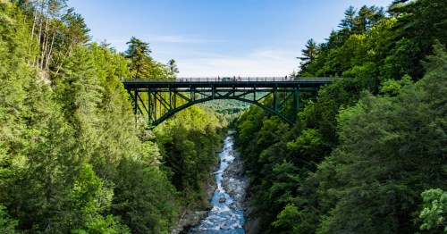 a bridge over the quechee gorge in vermont