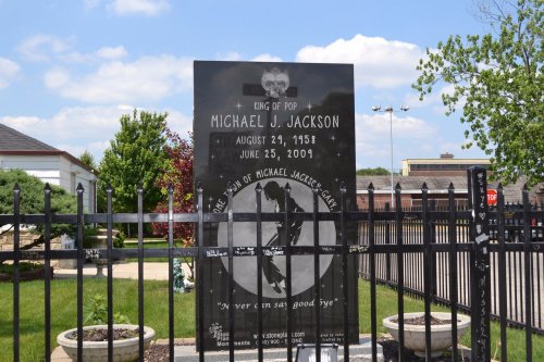 Gravestone of Michael J. Jackson, featuring his name, birth and death dates, and a tribute to his legacy.
