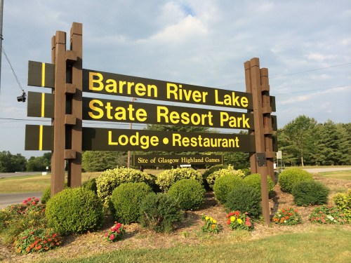 Sign for Barren River Lake State Resort Park, featuring Lodge and Restaurant, surrounded by greenery.
