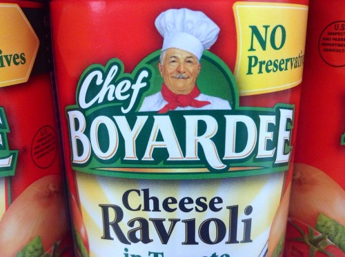 A can of Chef Boyardee Cheese Ravioli featuring a smiling chef in a white hat and red scarf.