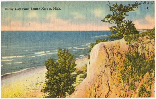 Vintage postcard of Rocky Gap Park, Benton Harbor, featuring a sandy beach and lush trees along a cliffside.