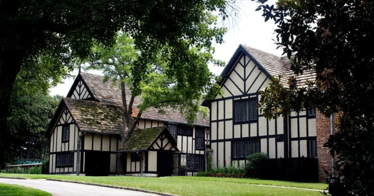 This 15th-Century Manor House Was Actually Built In England, Dismantled ...