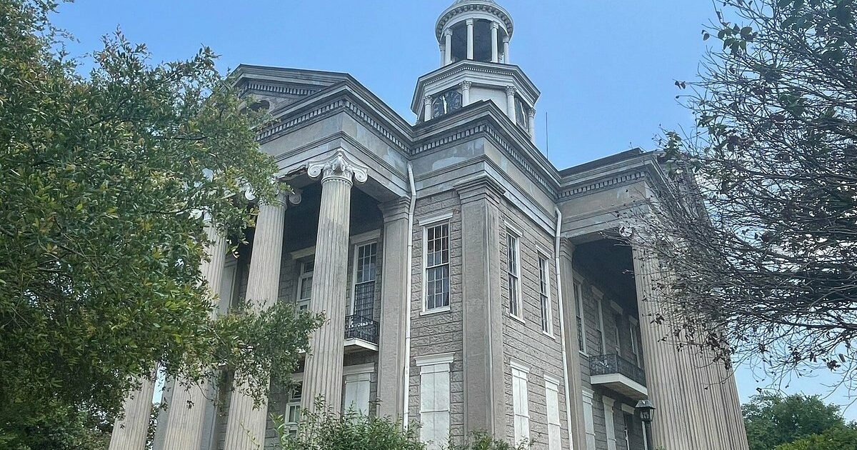 With A Historic Courthouse Full of Antiques, This Small Town Museum In