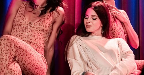 Lana Del Rey, a popstar who grew up in Lake Placid, New York, is posing with two women wearing floral-patterned outfits in a stylish setting.