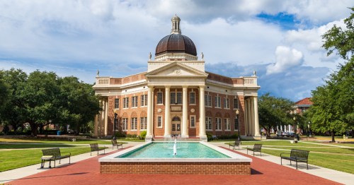 the admin building at the university of southern mississippi in hattiesburg