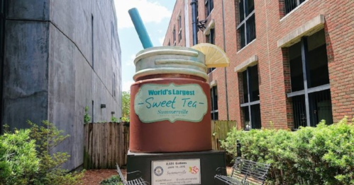Giant replica of a sweet tea jar with a straw and lemon slice, labeled "World's Largest Sweet Tea" in Summerville.