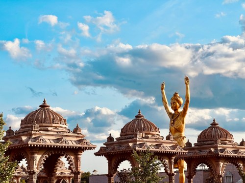 Visit The World's Largest Hindu Temple In North America